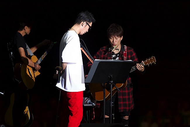 「コブクロ初の“2人だけ”全国ツアー開幕、「原点回帰ではなく、新しい挑戦」」1枚目/4