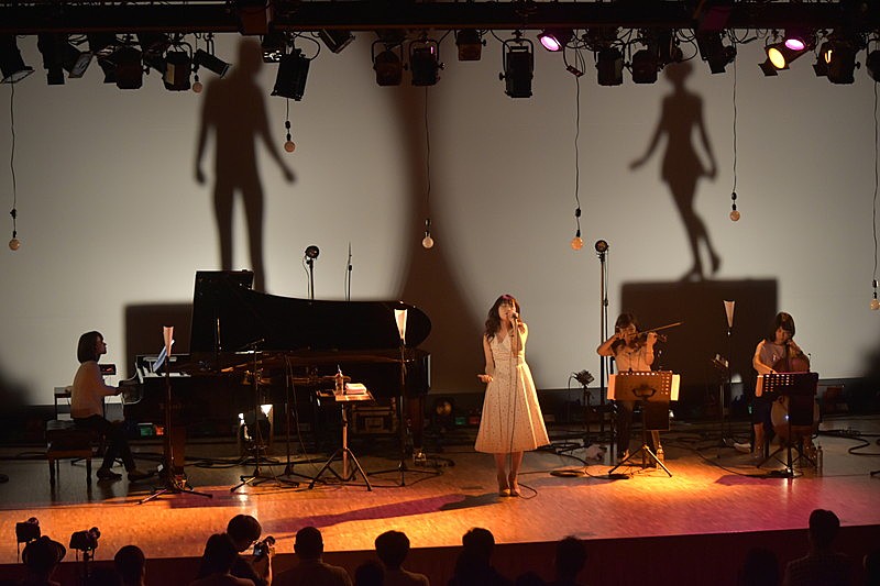 上野優華、初アコースティックツアーで新たな目標を宣言 