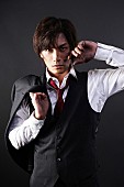 「加藤和樹、スーツ姿の新ビジュアル＆新ALリリイベ詳細を発表」1枚目/3