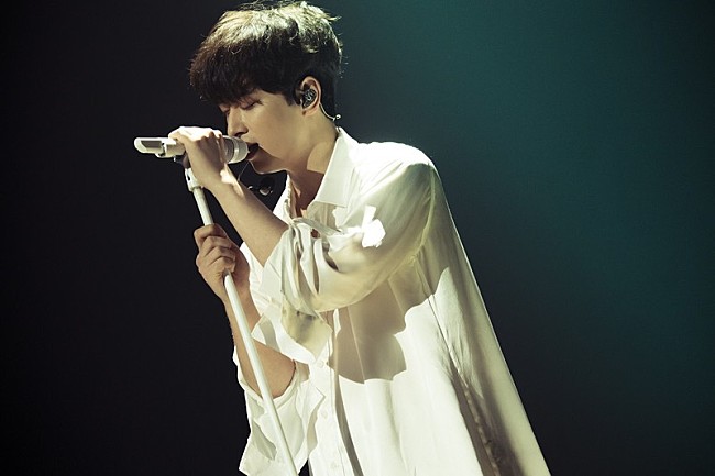 「CHANSUNG (From 2PM)、初のソロツアーが閉幕！ ノンストップ・ノーMCで駆け抜ける本編＆笑顔とトークに沸いたアンコール」1枚目/10