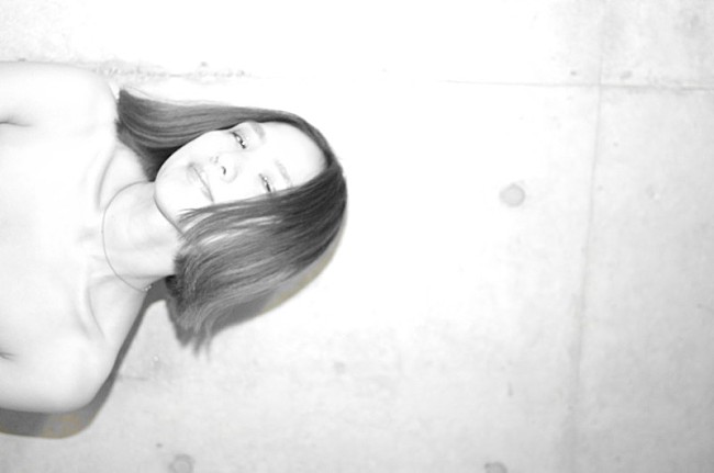 「AAAMYYY、映像ディレクター平牧和彦が手掛けた「MABOROSHI」MV公開」1枚目/2