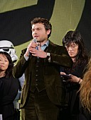「若きハン・ソロ演じるオ－ルデン・エアエンライク初来日　ミレニアム・ファルコン号に「ワクワクドキドキ」」1枚目/1