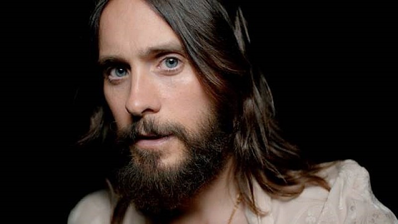 サーティー・セカンズ・トゥ・マーズ「レスキュー・ミー」MV公開、パリスが涙するシーンも 