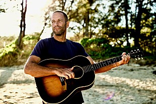 「ジャック・ジョンソン、初のベスト盤発売を記念して2名様にオリジナル・ステンレスボトルをプレゼント」