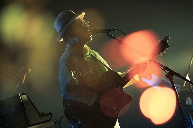 「ハナレグミ、呼吸を合わせて“ど真ん中”の歌を届けた全国ツアー東京公演」1枚目/5