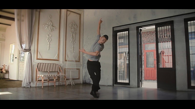 「SING LIKE TALKING、ニューシングルMV公開！　ダンサー島地保武による“声”をテーマとした即興ダンス」1枚目/3