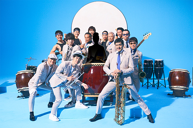 「スカパラが謎の女性和太鼓奏者「MAI 300％from NGZ」とコラボ」1枚目/2