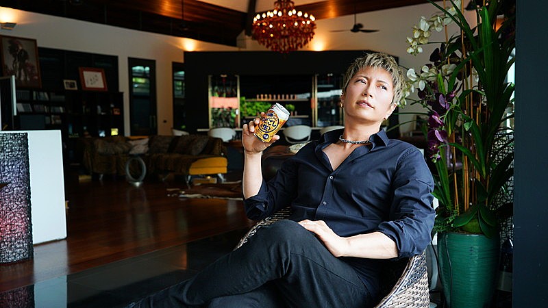 GACKT、カメラ初潜入の自宅でビールテイスティング　味を“スペイン美女”に例える