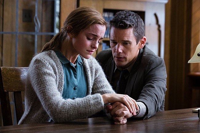 「イーサン・ホーク、エマ・ワトソン出演、映画『リグレッション』日本版予告編完成＆場面写真一挙解禁」1枚目/6