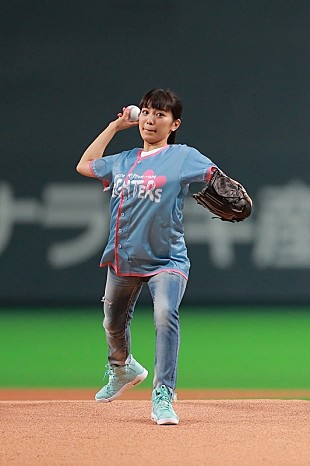 「miwa、初の始球式でノーバン神ピッチング？ 弾き語りライブも」