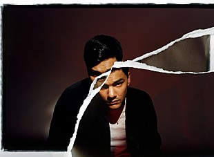 「アデルらを輩出したBRIT School出身のジェイミー・アイザック、注目の音楽メディア出演時の映像を公開」