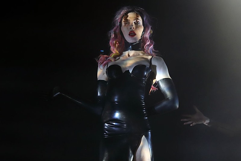 SOPHIE、レディー・ガガとのコラボの噂に言及 