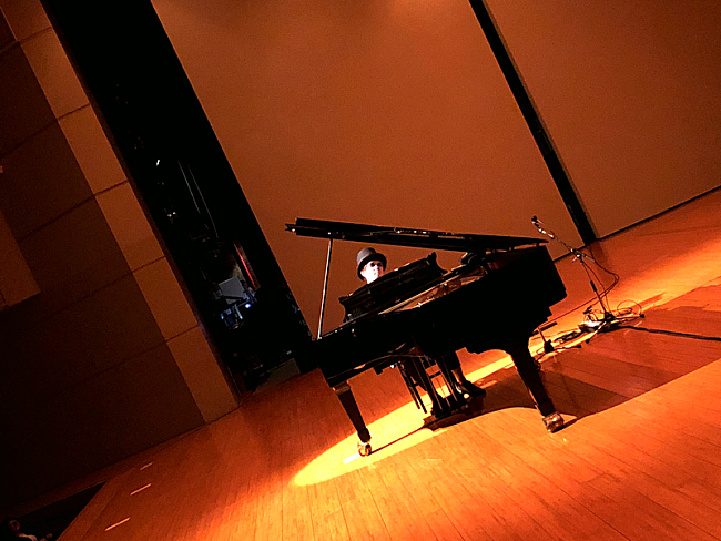 「H ZETT M、圧倒的なステージとなったピアノ独演会【七夕の陣in岐阜】」1枚目/5