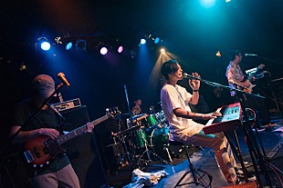 「＜ライブレポート＞PARADE PARADE、夏めく東京のワンマンライブで迎えた“青い夜明け”」