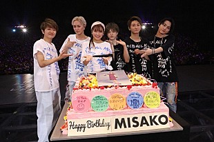 「AAA、ファンミーティングツアー終焉　宇野実彩子バースデーをファン1.5万人が祝福」