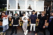 「UVERworld、ベスト・アルバム発売日にラッピングバスで渋谷に登場」1枚目/9