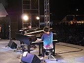 「H ZETT M×まらしぃ、2台ピアノでの共演が【妖怪ジャズフェス】で実現」1枚目/7