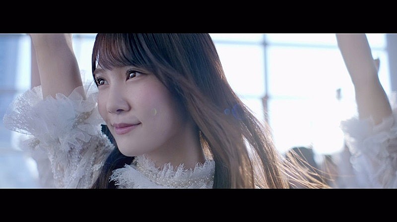 けやき坂46が会社のオフィスで踊る新曲「ハッピーオーラ」MV公開
