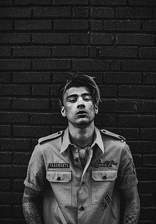 「ゼイン、ティンバランドのプロデュースによる新曲「トゥー・マッチ」アニメ版ビデオを公開」