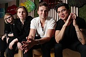「来日中の5SOS、日本のロカビリー文化がテーマの「ヤングブラッド」MVを公開」1枚目/1