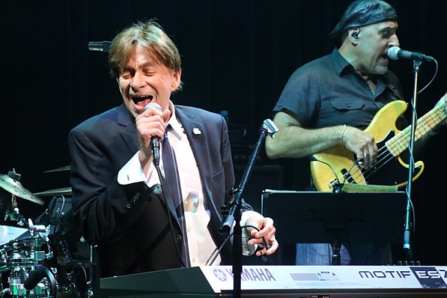 「イルミネーション煌めく摩天楼を彩るボビー・コールドウェルの甘美な歌声。時代を引き寄せたAORサウンドを楽しむミッド・サマー・ナイト」1枚目/12