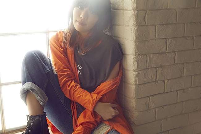 「AKB48/少女時代/SHINeeなど担当の世界的ダンサー絶賛、沖縄出身SSW大城美友がメジャーデビュー」1枚目/1