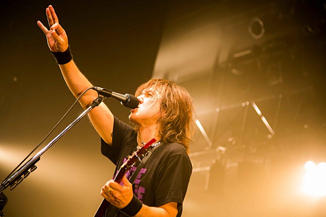 「J、全国ツアーファイナルで年末公演発表＆最新曲「Now And Forever」MVフルver.を公開」1枚目/10