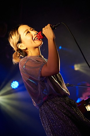 「RAMMELLS、ミニアルバム再現ライブにて“お洒落”を“熱さ”でぶち壊す」