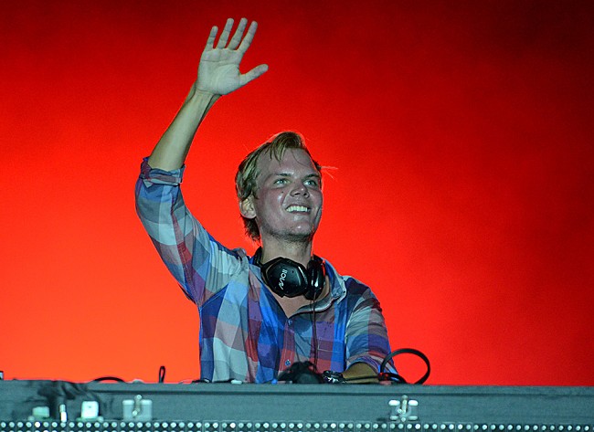 「故アヴィーチー、母国スウェーデン最大の音楽賞で“年間最優秀賞”を受賞　父親が代理で受け取る」1枚目/1