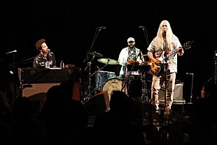 「現代AORの最高峰デュオ、ヤング・ガン・シルヴァー・フォックスが初来日公演を大阪で開催＆レポートが到着」