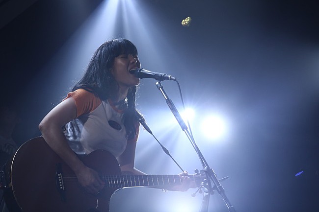 「溢れかえる人の前で魅せつけたあいみょんの初ステージ！【ROCK IN JAPAN FESTIVAL 2018】」1枚目/5