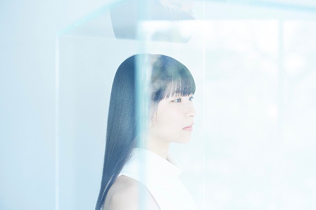 「halca「スターティングブルー」がアニメ『逆転裁判』シーズン2のED曲に決定、中野サンプラザで初披露も」1枚目/1