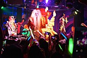 「DJ KOO、原宿・KAWAII MONSTER CAFEで「和」×「Kawaii」盆踊りに挑戦」1枚目/5
