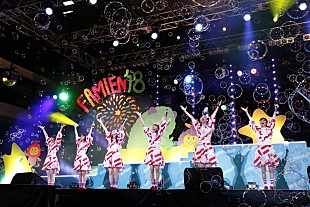 「エビ中【夜のファミえん】、スポーティな衣装で“夜”イメージの楽曲披露＆打ち上げ花火も」