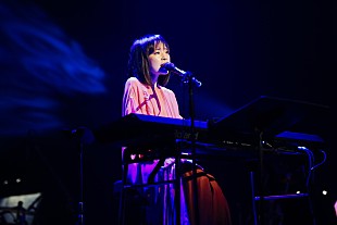 「川嶋あい、デビュー15周年“誕生”をテーマにしたワンマンで感謝届ける」