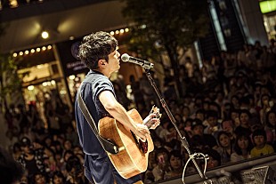 「森山直太朗、新アルバム発売記念ライブで新曲「群青」披露　自ら仕切る「真夏のガラポン大抽選会」も開催」