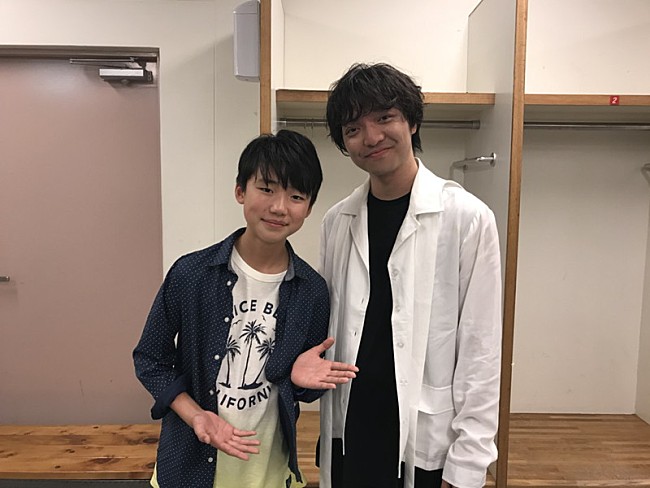 「映画『リメンバー・ミー』主人公ミゲル役の石橋陽彩、憧れの三浦大知とのツーショット公開」1枚目/2