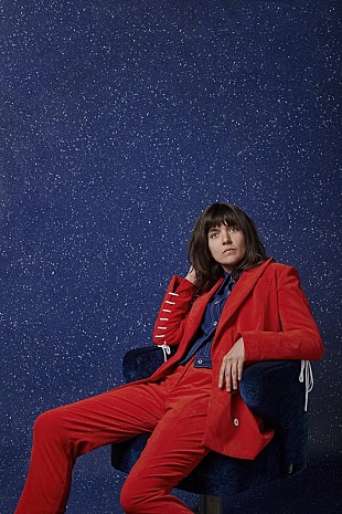 「コートニー・バーネット、新MV「Charity」公開」