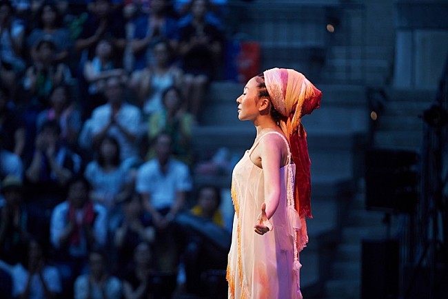 「MISIA、星空ライヴで新曲「アイノカタチ feat. HIDE (GReeeeN)」を披露」1枚目/5