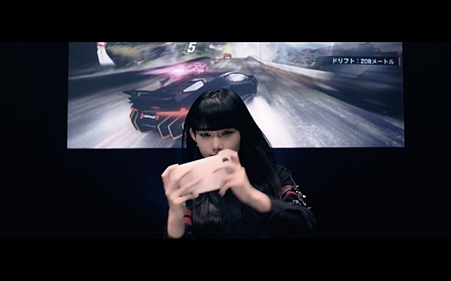 「PassCode、新曲MVで世界的人気スマホゲーム『アスファルト9：Legends』とコラボ」1枚目/9