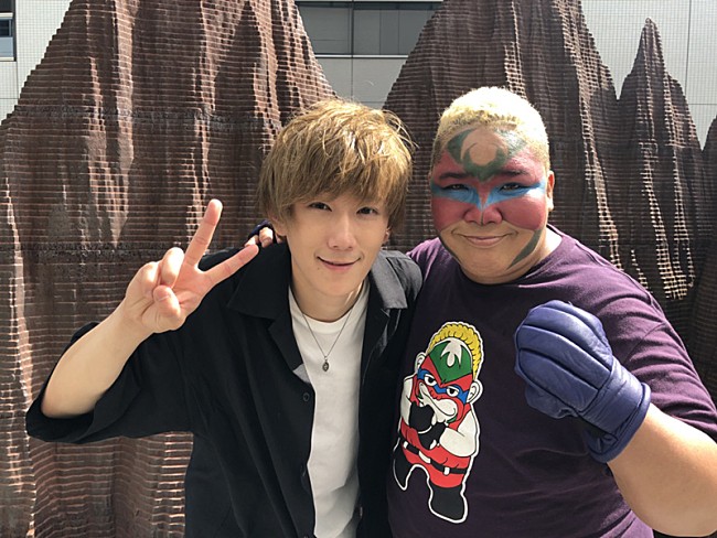 「DA PUMP「U.S.A」の替え歌で地元を盛り上げる!?　アジャ・コングも登場、男性アイドルが自宅をさらしたダンス動画公開」1枚目/5