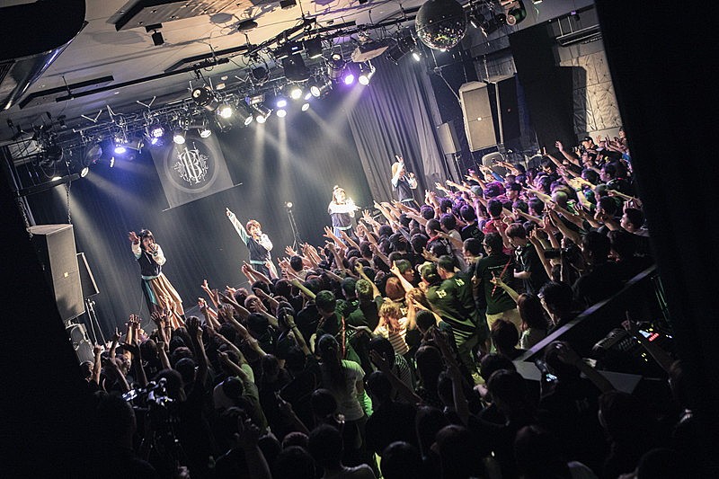 「BiS1st」2枚目/16