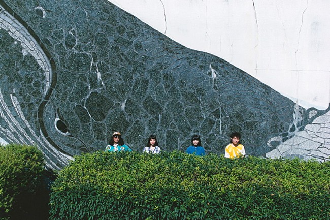 「ザ・なつやすみバンド×ミツメのコラボ曲「蜃気楼」、メンバー出演のMV公開」1枚目/1