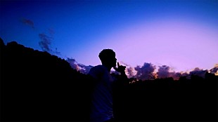 「YOUNG FREEZ、SALUがフィーチャリング参加の「PICK YOU UP」MV公開」