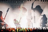 「BAND-MAID、ご主人様・お嬢様を熱狂の渦に巻き込んだ【侵略】ツアー初日公演」1枚目/9
