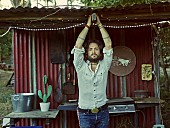 「ジョン・バトラー・トリオ、話題のワンカット映像によるMV「Just Call」を解禁」1枚目/4