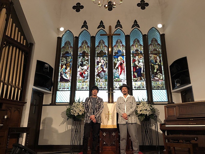 「スキマスイッチ、教会スペシャル・イベントでセレクションAL制作秘話を明かす」1枚目/8