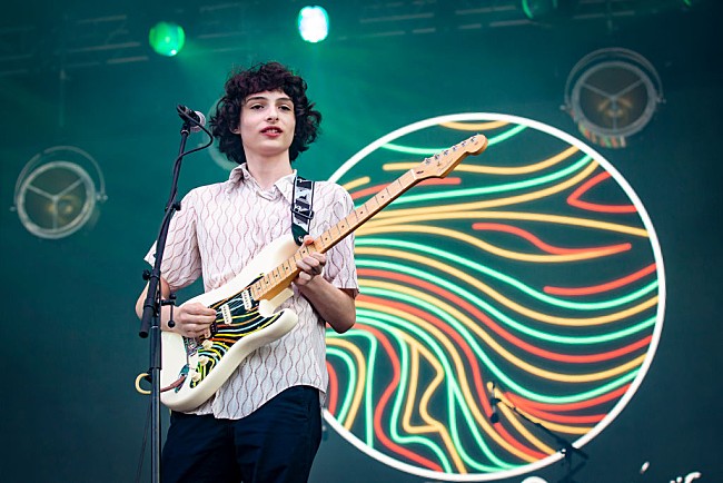 「カルプルニア、ウィーザーのカヴァーを披露」1枚目/1