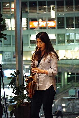 「小林香織、新作ALリリース日にスペシャルライブ　「大好きな大阪でイベントができたことは、お世辞でもなく嬉しい」」