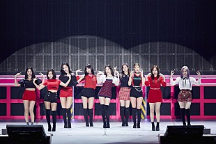 「TWICE、初のアリーナ・ツアーが開幕「ONCEの皆さんの応援のおかげ」」